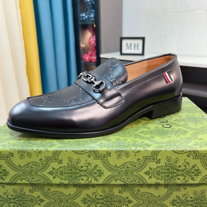 G*u*i leather shoes